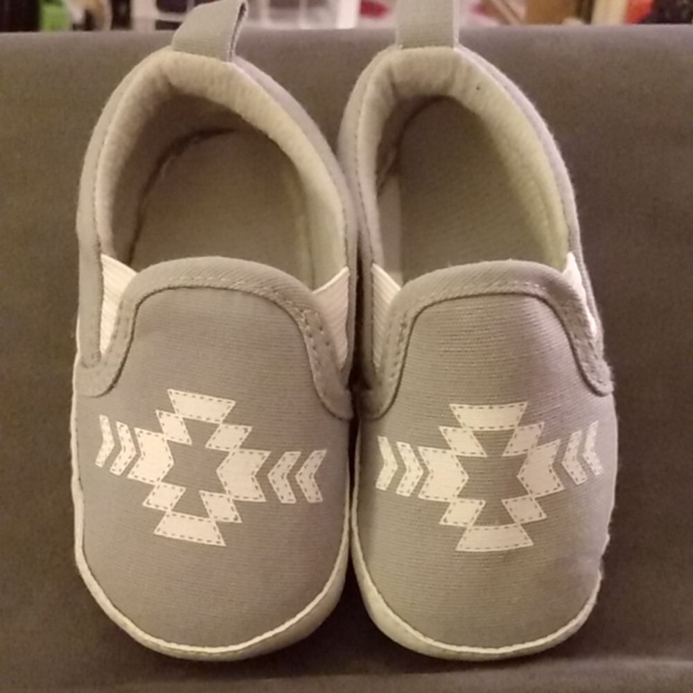 Yoga Sprouts 6-12 month Gray Shoes